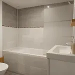Les Bains Nyaraló *
