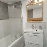 Les Bains Nyaraló