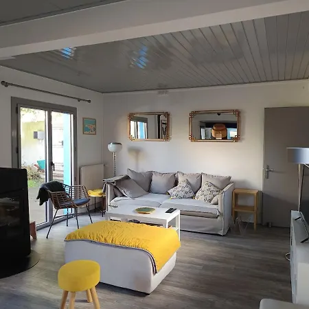 Les Bains Nyaraló *